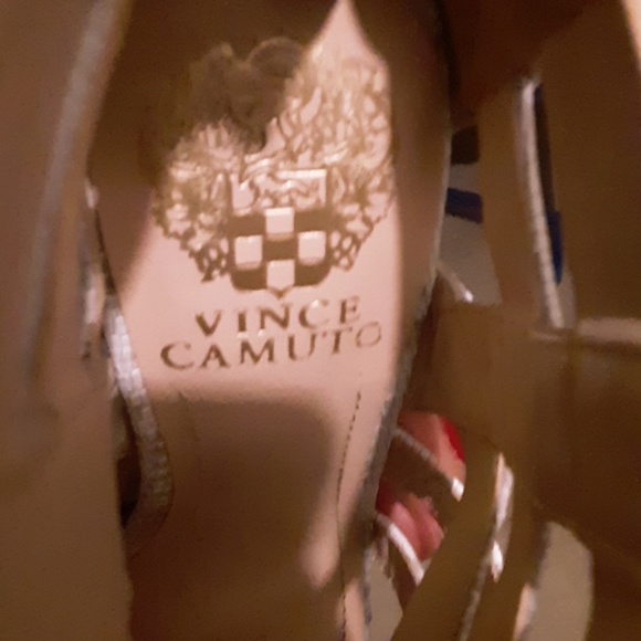 Vince Camuta.  Lace up shoe @ zipper back - Picture 5 of 8